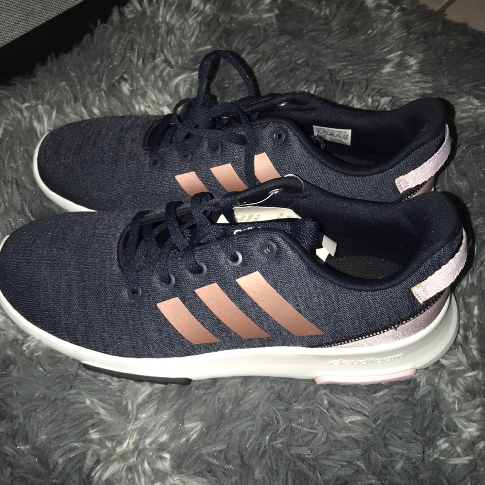 Adidas shoes - Picture 3 of 4